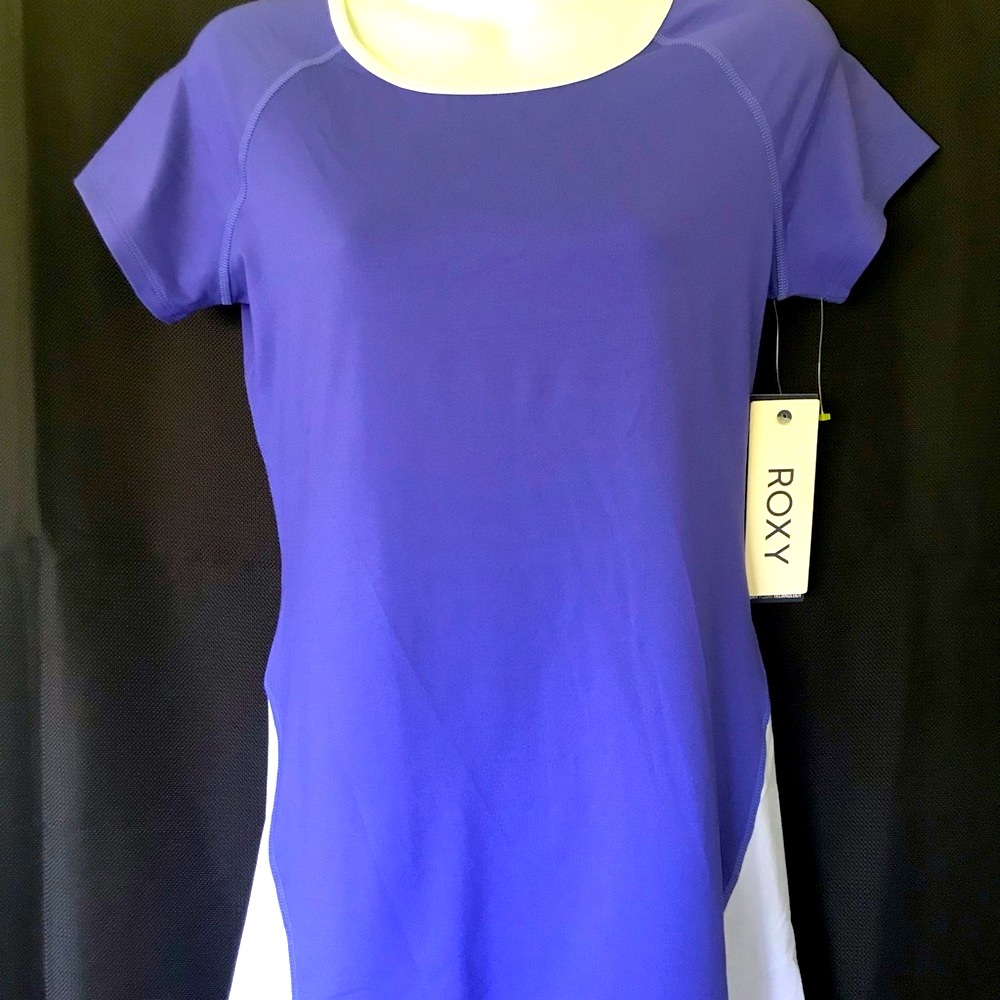 New with tag! Roxy , Ultra wicking short sleeves top, size M